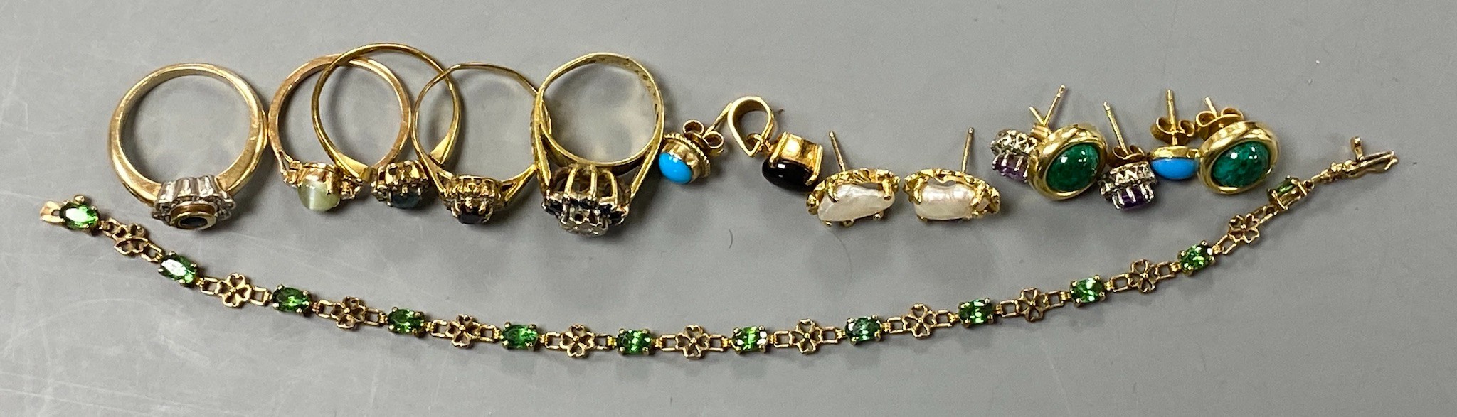 Mixed jewellery including three modern 9ct and gem set rings and two pairs of similar ear studs, gross 11.5 grams, a pair of 14k and baroque pearl earrings (no butterflies), gross 3.5 grams, a small 18k and cabochon set